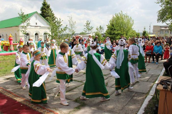 Народные гуляния Троица